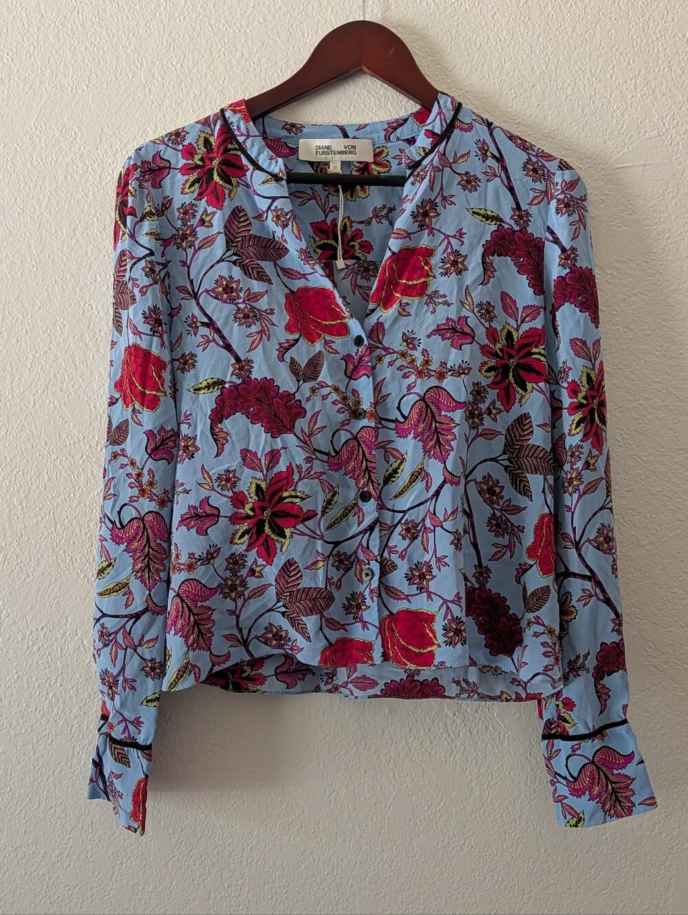 NWT Diane Von Furstenberg Silk Blue Floral Blouse Button Front Size 10